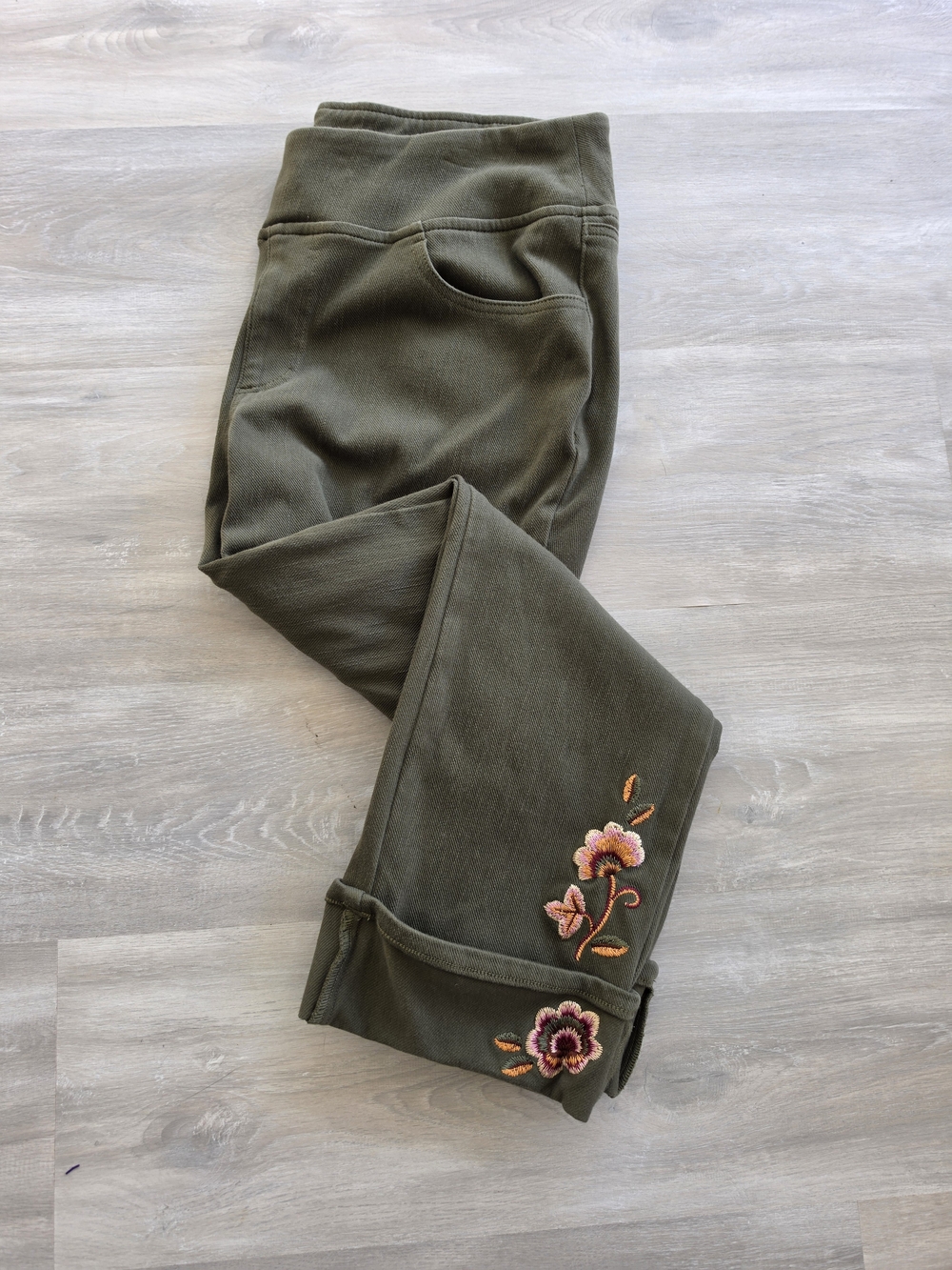 Belle By Kim GRAVEL Olive Green CROPPED PANTS with Floral Embroidery WOMENS 16P